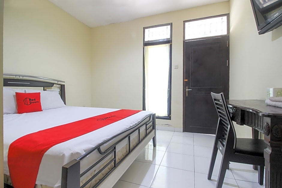 RedDoorz near RS Sarjito Yogyakarta 2