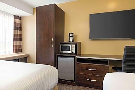 Queen Room with Two Queen Beds and Roll-in Shower - Mobility Accessible/Non-Smoking