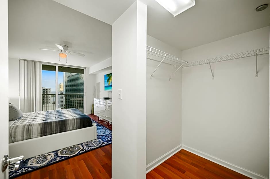 LUXURIOUS 1BR HIGH RISE CONDO BRICKELL-Free Parking