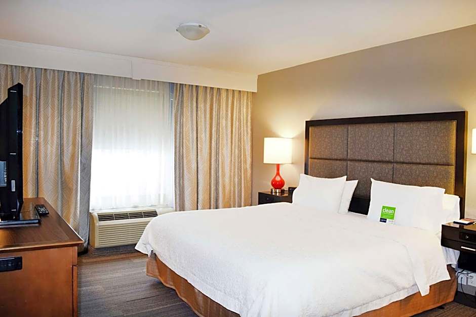 Hampton Inn & Suites By Hilton Calgary University Northwest