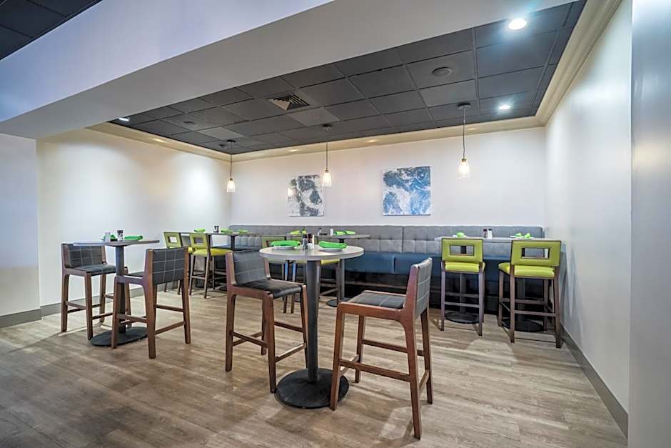 enVision Hotel & Conference Center Mansfield-Foxboro