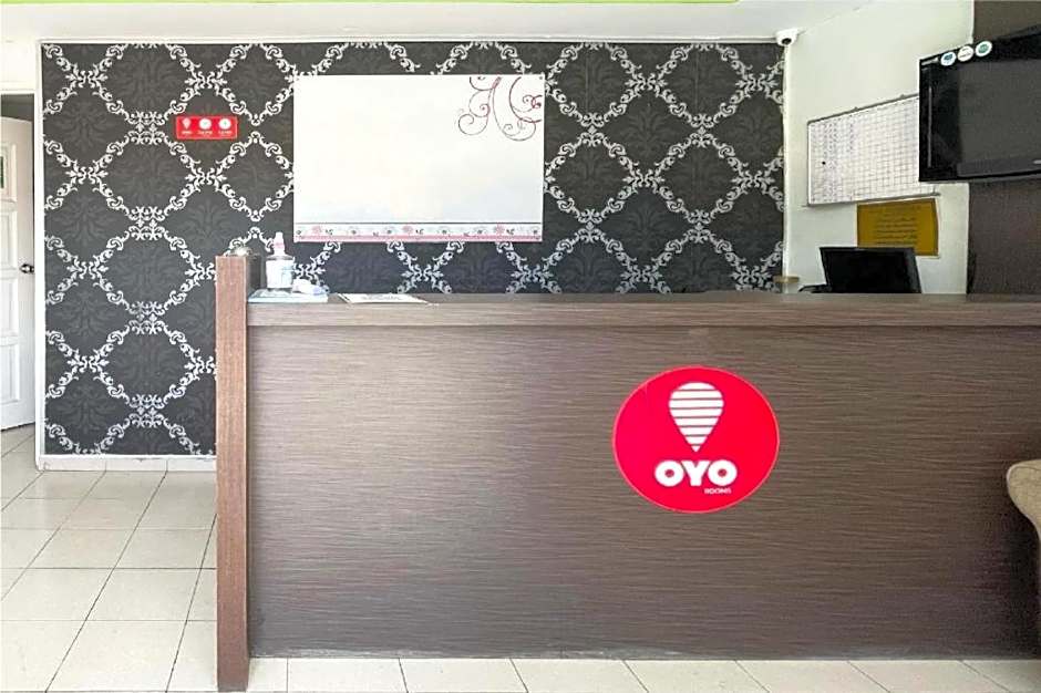 OYO 90324 Muar Station Hotel