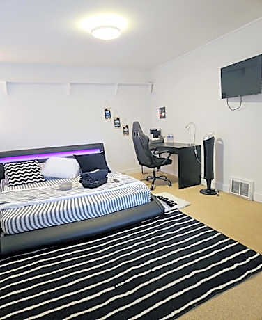 Comfy Stylish Room in the Heart of Vancouver- Private Parking, Self Check-in & just 4 mins to Metrotown!