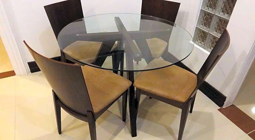 The Executive Villa Inn & Suites