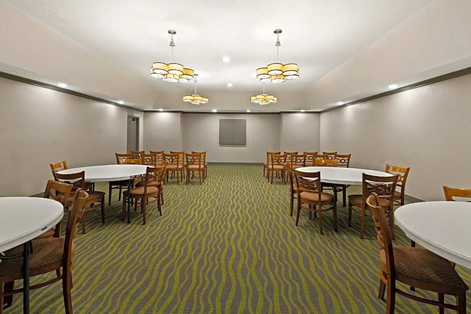 Red Roof Inn & Suites Irving - DFW Airport South
