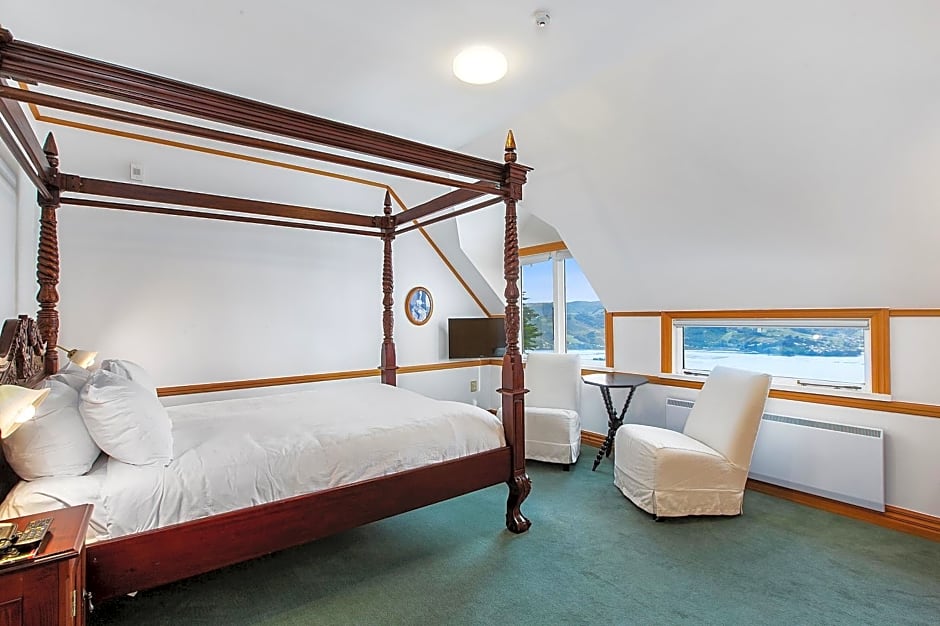 Larnach Lodge & Stable Stay