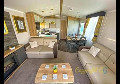 MP413 - Camber Sands Holiday Park - Close to Facilities - Free Wifi - Sleeps 8 - Large Decking