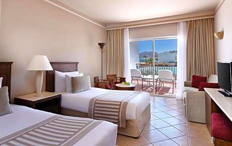 Superior, Queen or Twin Bed, Partial Sea View