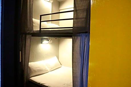 Bunk Bed in Mixed Dormitory Room