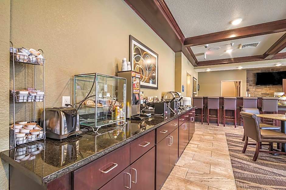 Cobblestone Hotel & Suites - Victor