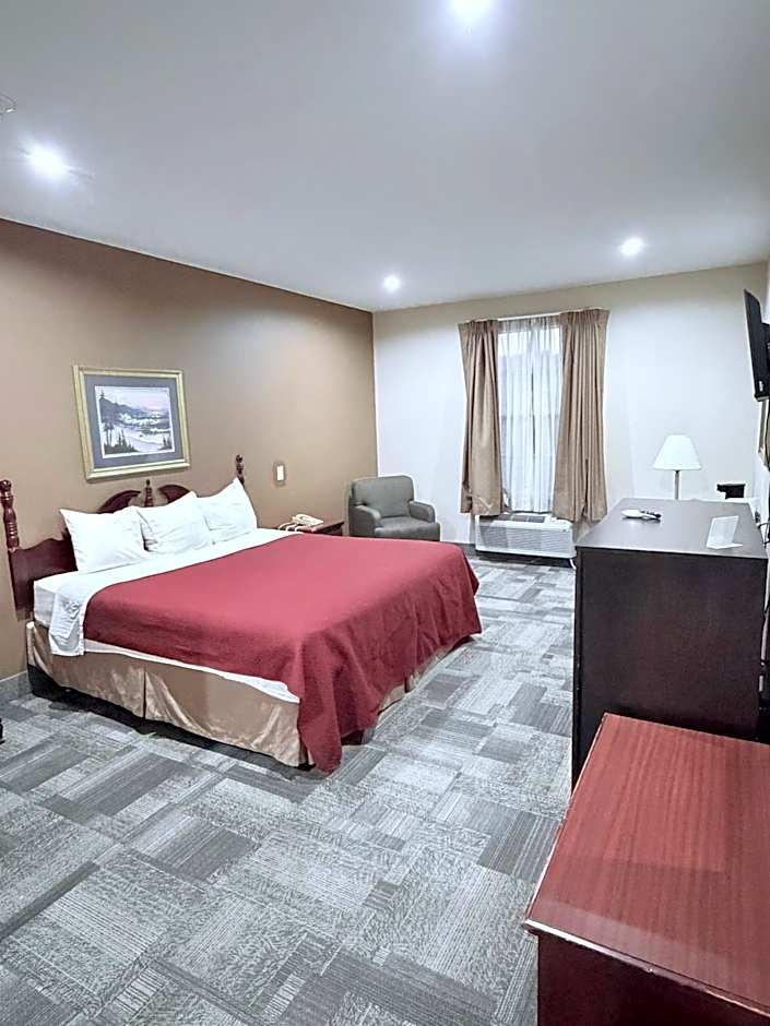 COLLINS INN & SUITES