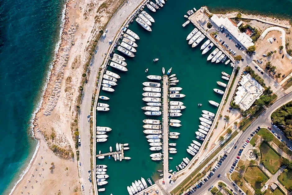 Kreoli Suites Glyfada