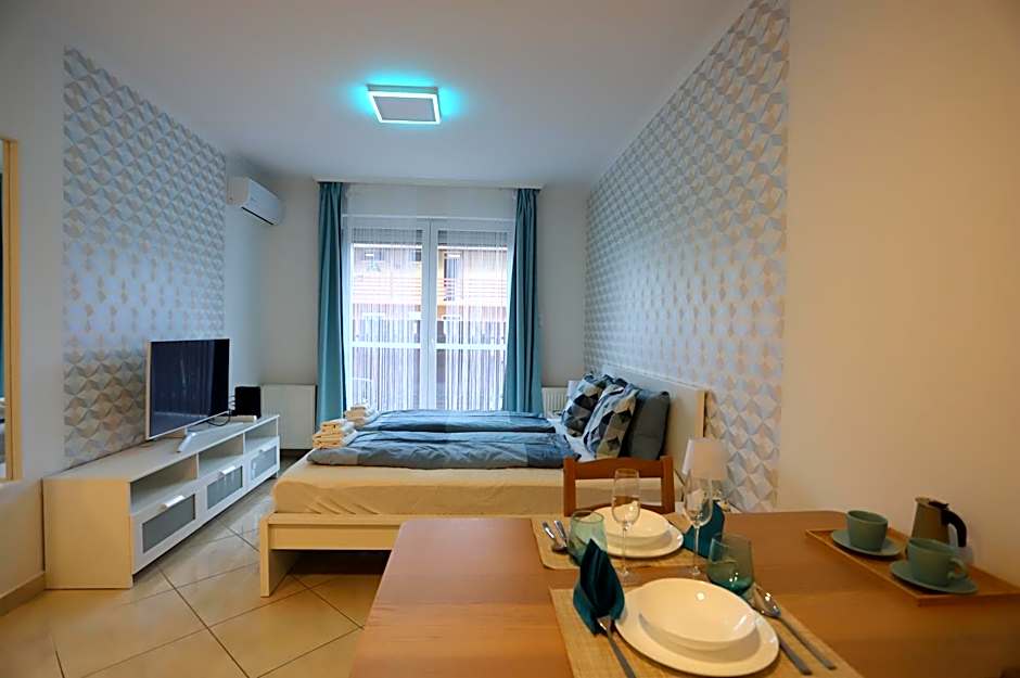 Airport Luxury Apartment with Balcony + Free parking