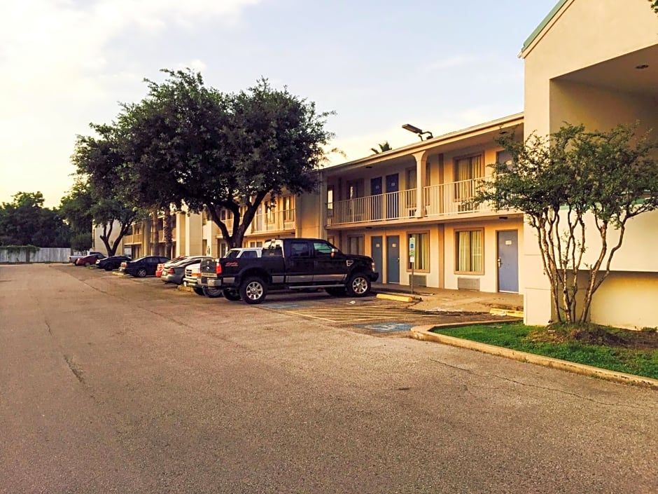 Motel 6-Houston, TX - East