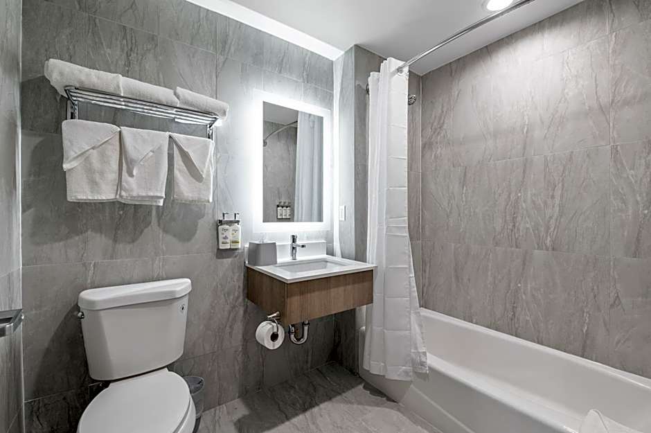 Holiday Inn Express And Suites Bronx NYC By IHG