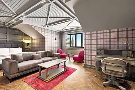 Deluxe King Room - Non-Smoking