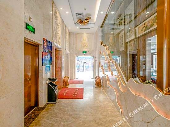 Zhongbo Art Hotel (Hualin Temple Subway Station Store, Shangxiajiu Commercial Pedestrian Street)