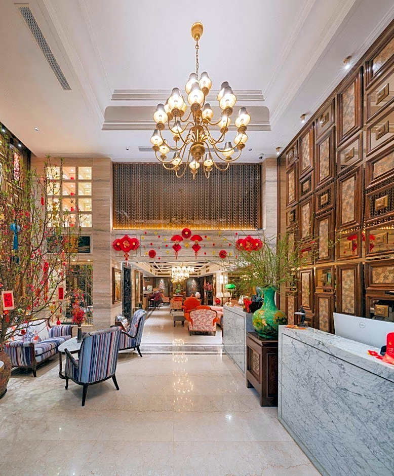 Peridot Gallery Classic Hotel