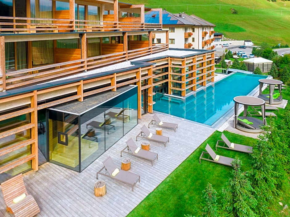 Hotel Cristallo - Wellness Mountain Living