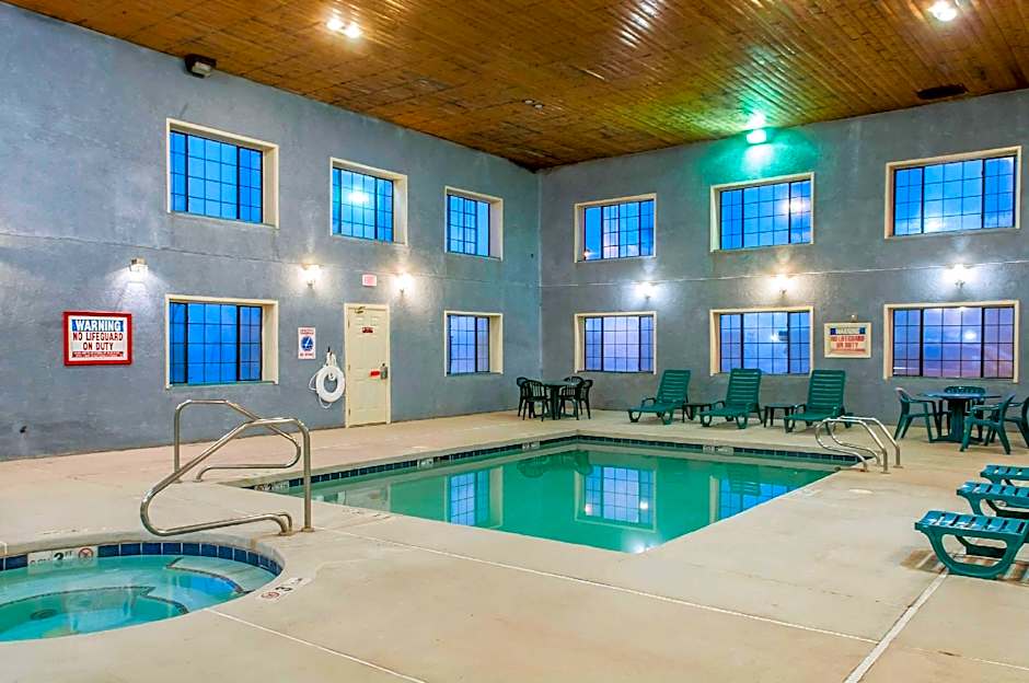 Quality Inn & Suites Grants - I-40