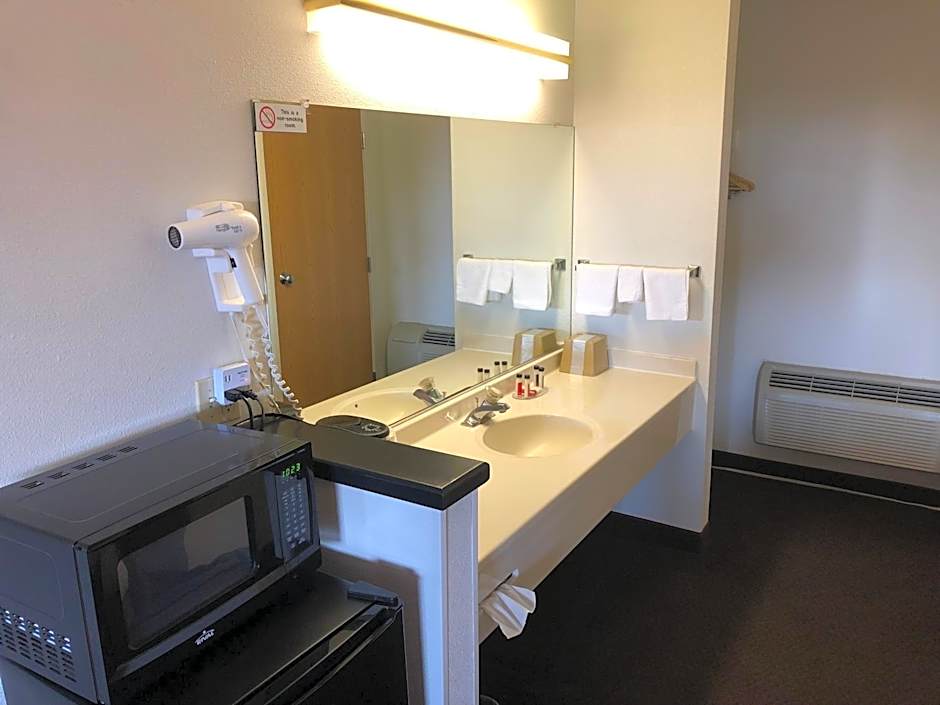 Super 8 by Wyndham Fernley