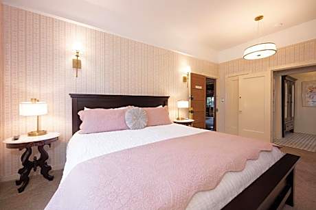 Queen Suite