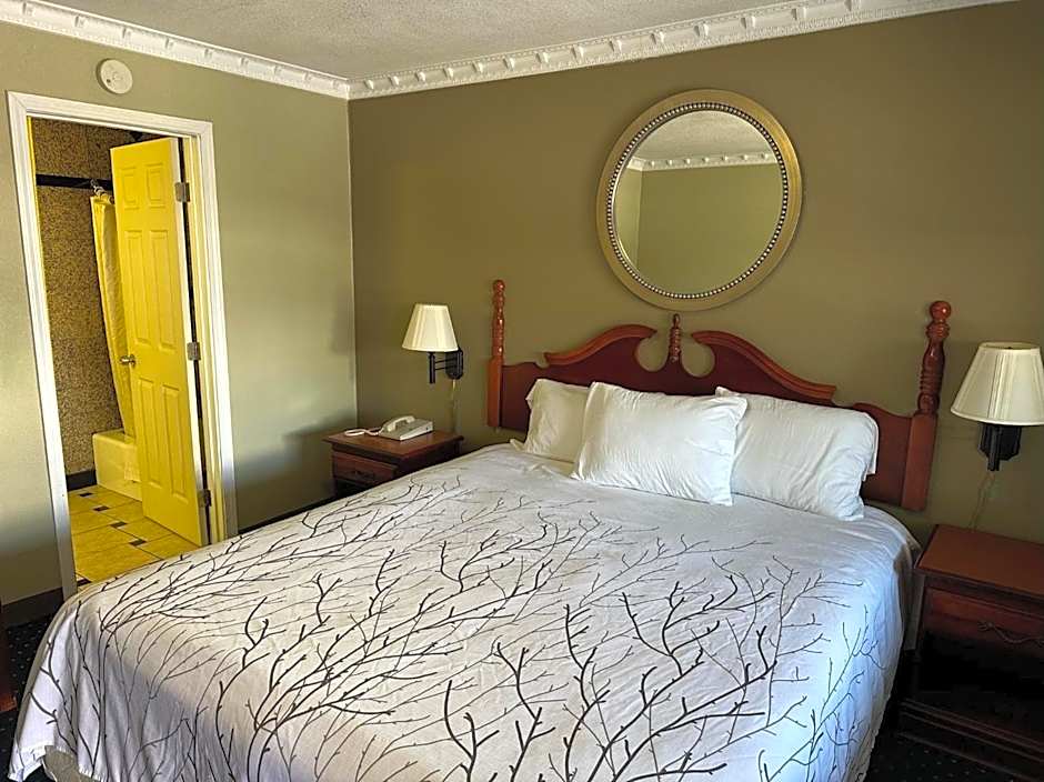 Western Village Inn-NEWLY RENOVATED
