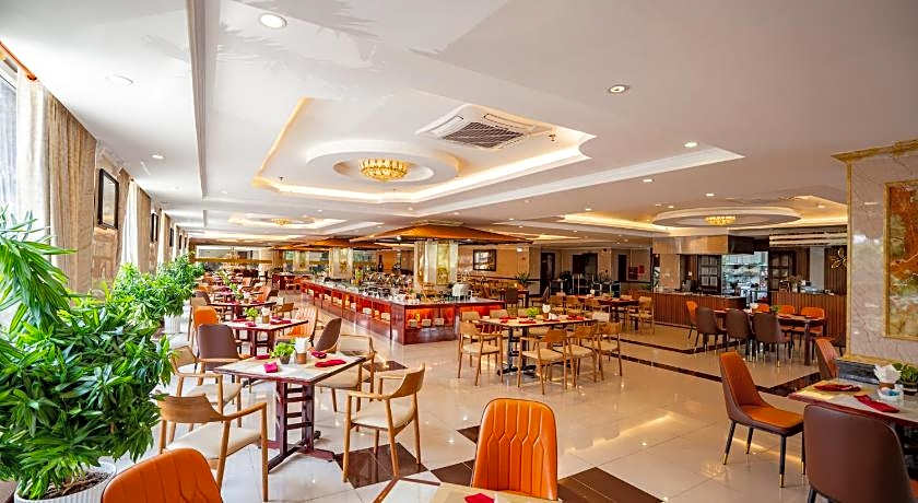 Van Phat Riverside Hotel