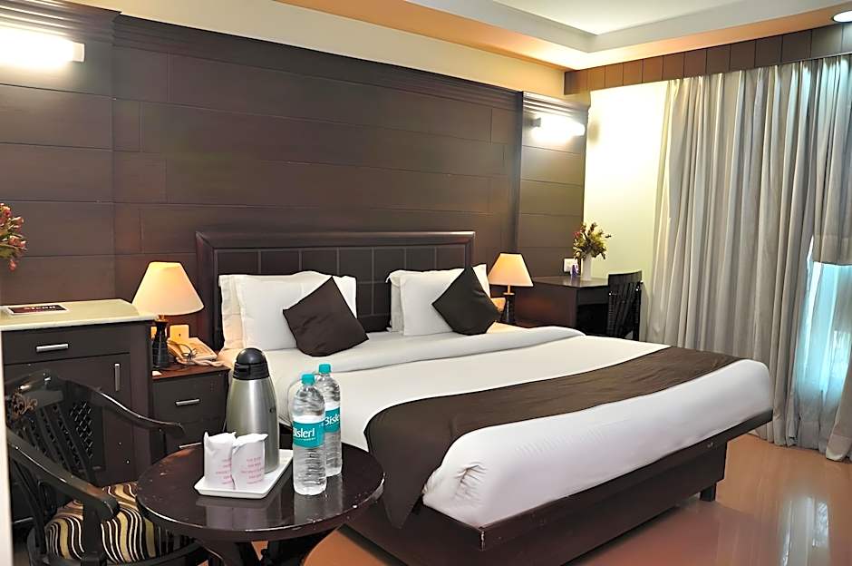 Foxoso Taj View Hotel