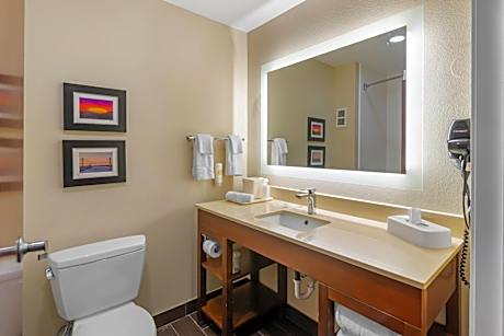 2 Queen Beds, Suite, Nonsmoking