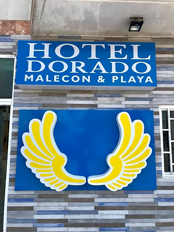 Hotel Dorado a una calle de Playa Regatas y el Malecon