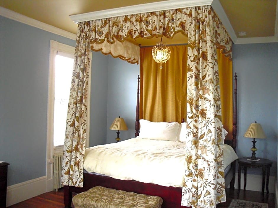 Bellevue Manor
