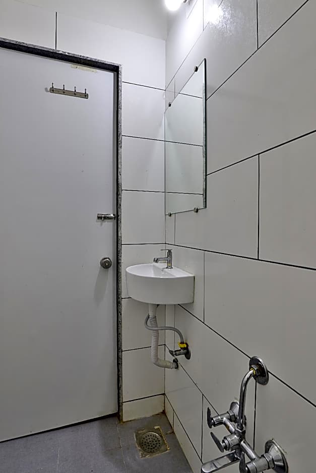 Hotel SR Rooms – Ahmedabad, TN