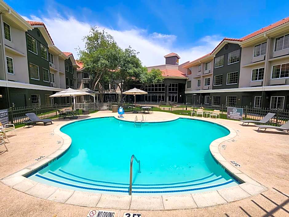 La Quinta Inn & Suites by Wyndham Dallas Addison Galleria