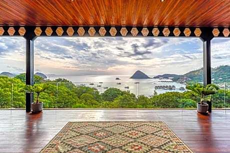 Paradise Garage Komodo Villa