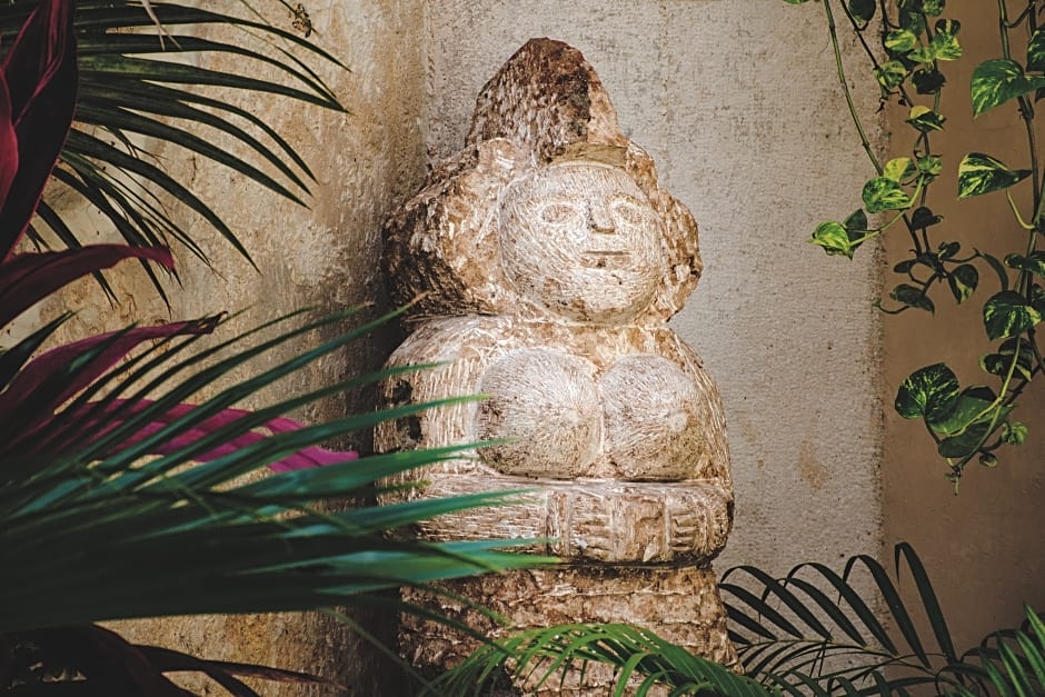Hotel Colonial Zaci by GuruHotel
