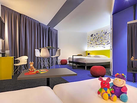Standard Family Suite with One Double Bed and Twin Beds