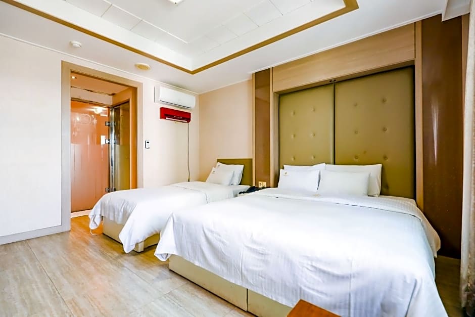 Hotel Charlot Castle