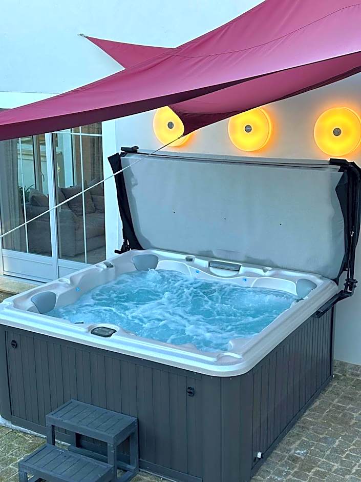 Secret d'Uzès - Le Duché - Piscine chauffée et Jacuzzi