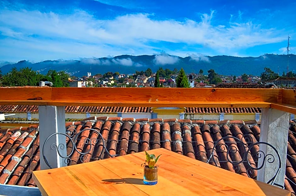 La Tozi Hotel