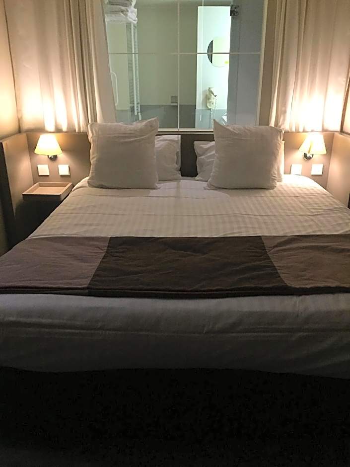 Standing Hotel Suites by Actisource