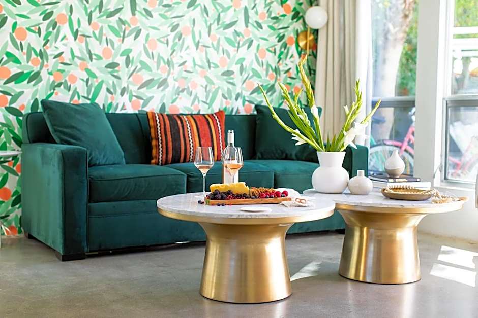 The Wesley by AvantStay Mid-Century Modern Oasis with Pool