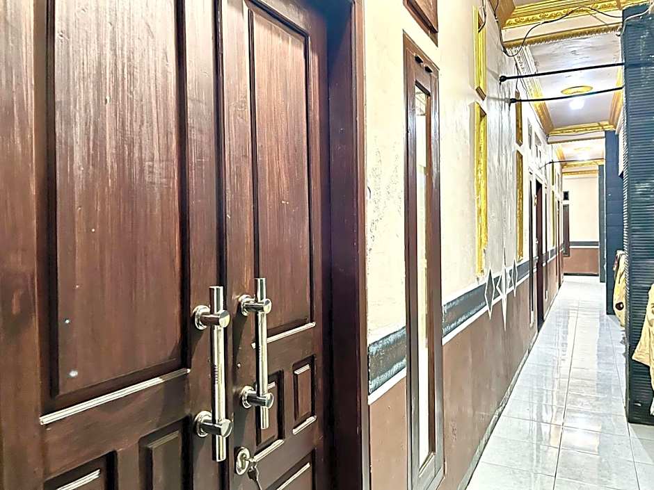 RedDoorz at Hotel Huni Raya Bromo