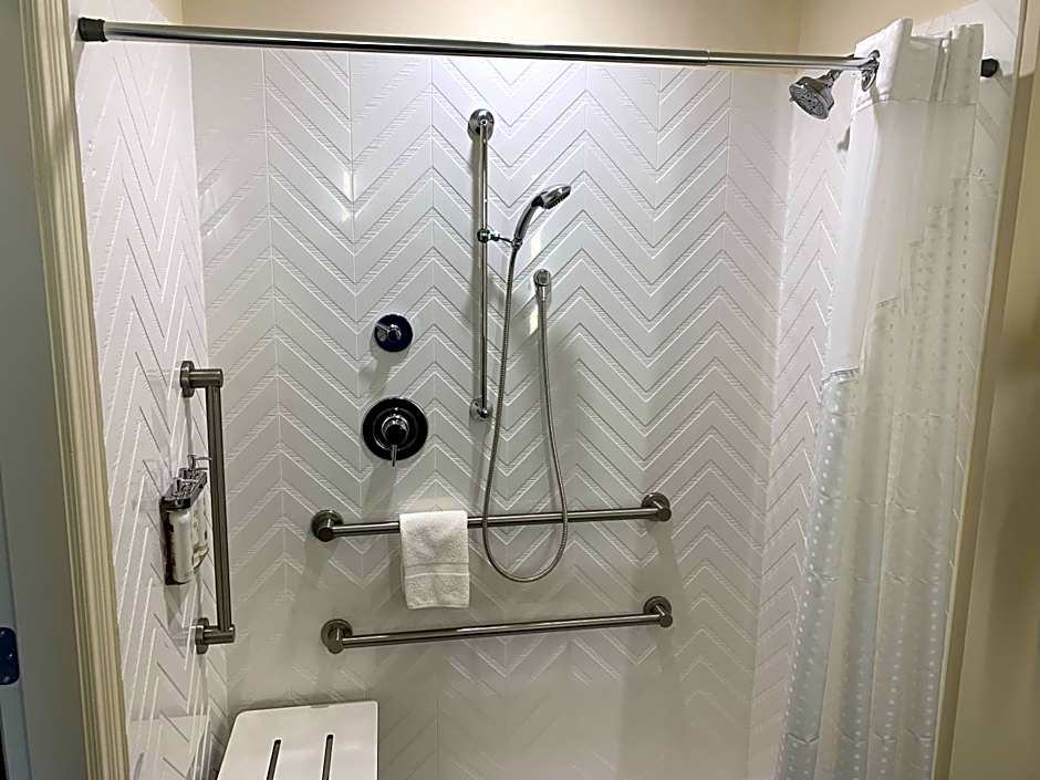 Holiday Inn Victoria - Elk Lake by IHG