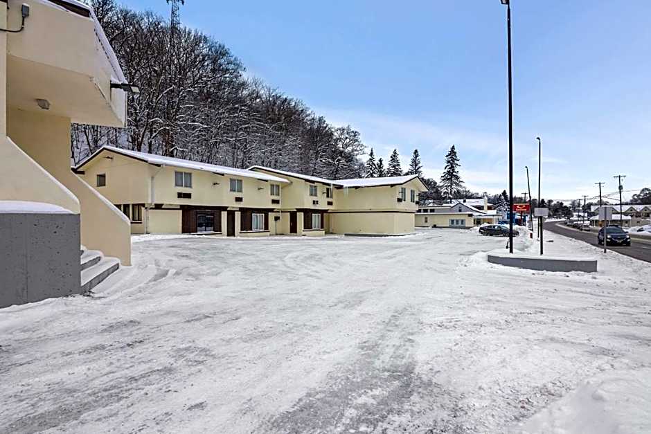 Econo Lodge Manistee