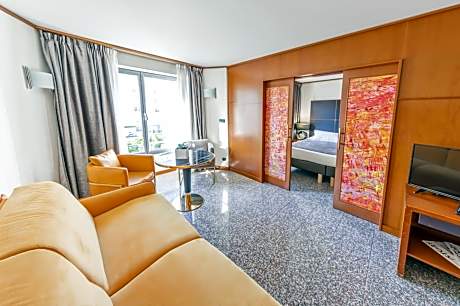 One-Bedroom Apartment (3 Adults) - 131 ft²