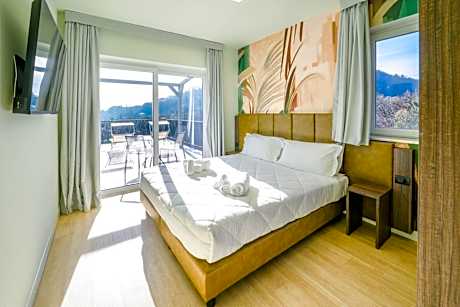 Triple Room with Lake View