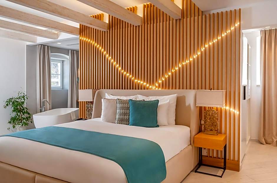 Lazure Hotel & Marina