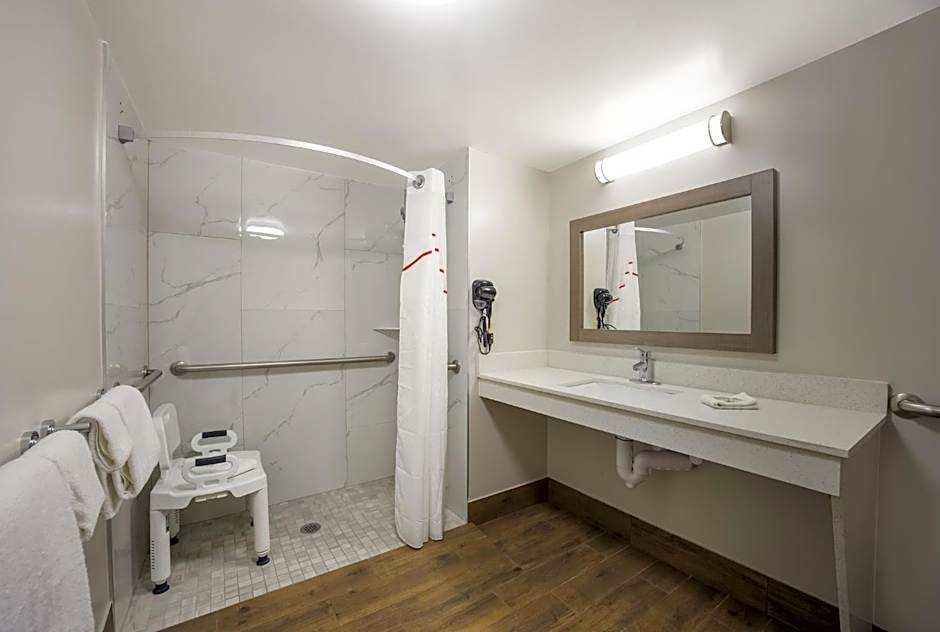 Red Roof Inn & Suites Thomasville