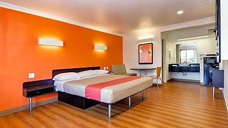 King Room - Non-Smoking